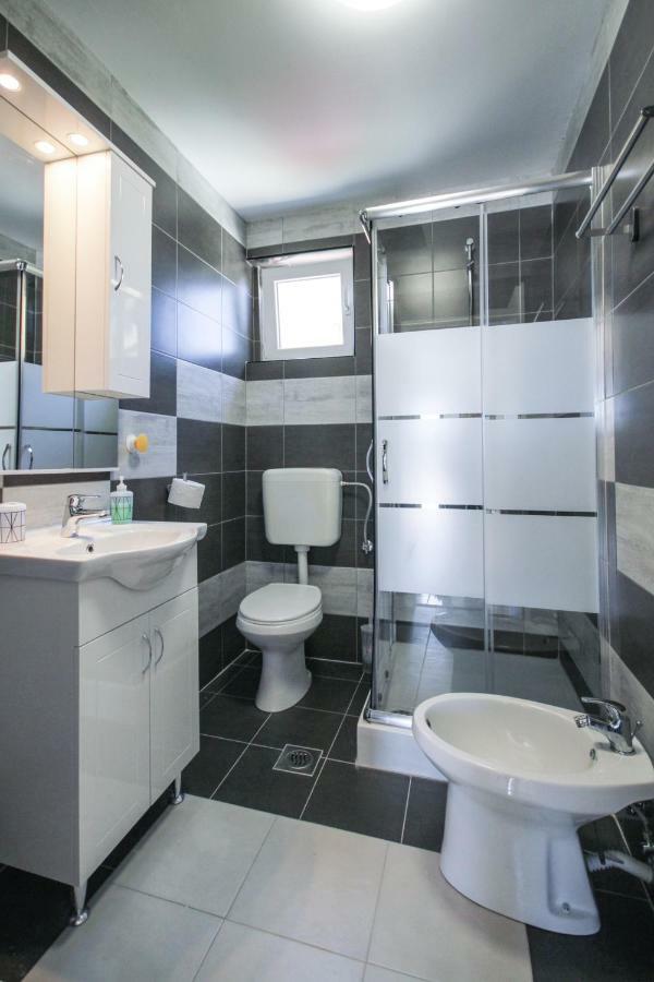 רוביני Apartment Tosca With Parking מראה חיצוני תמונה